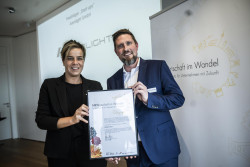 Preisverleihung Wirtschaft im Wandel bei der Rheinischen Post. Aerolight mit christoph Dworatzyk Foto: Andreas Bretz